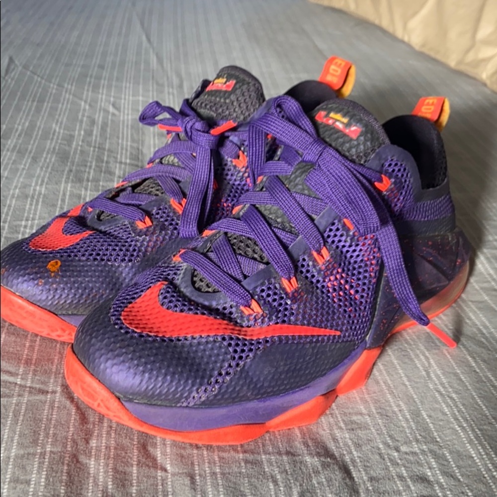 Lebron basketball shoes - Picture 1 of 5